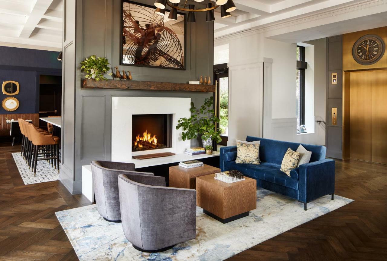 The Whitney Hotel Boston Exteriér fotografie The lounge at the 100 Lincoln Street