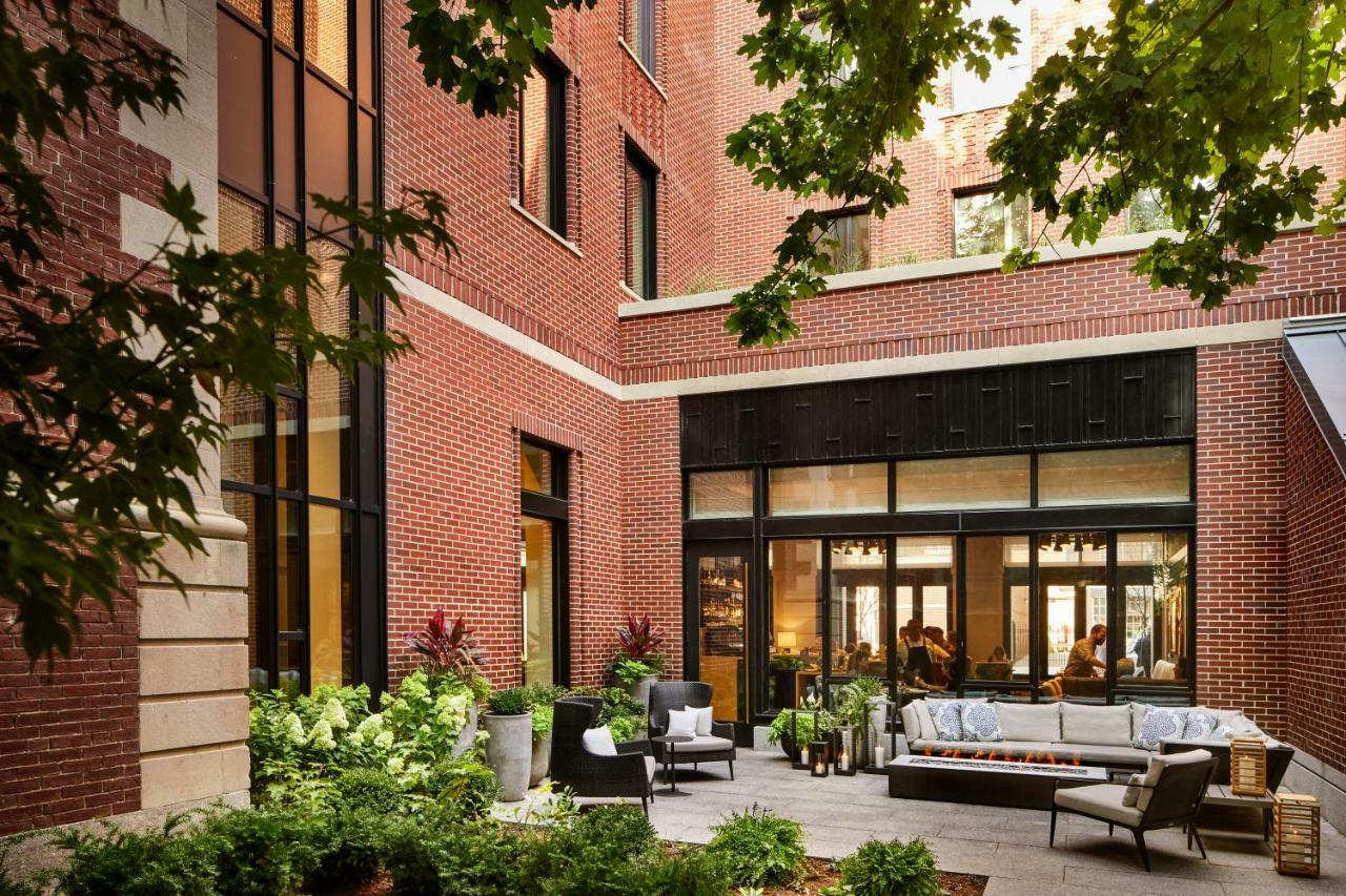The Whitney Hotel Boston Exteriér fotografie The courtyard at the London edition