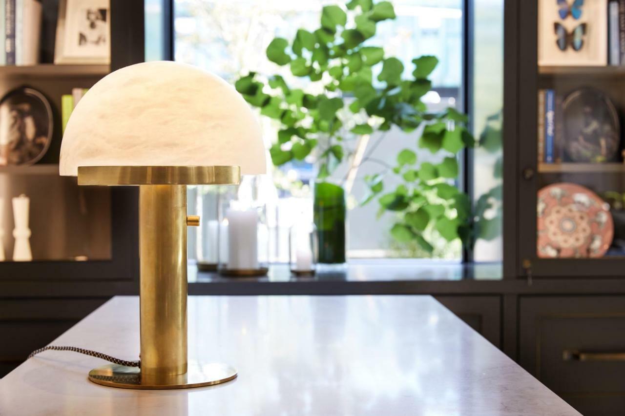 The Whitney Hotel Boston Exteriér fotografie A table lamp