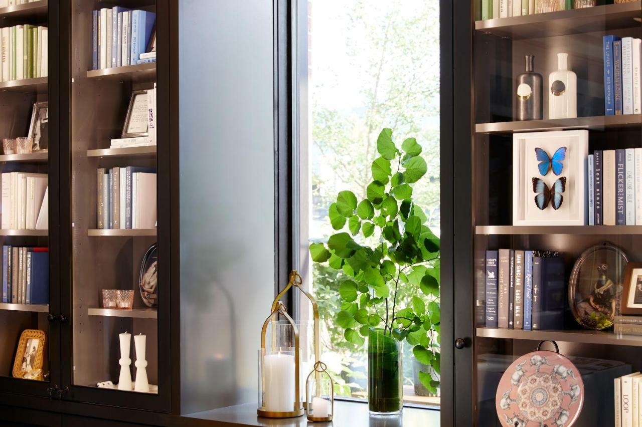 The Whitney Hotel Boston Exteriér fotografie A window in a home