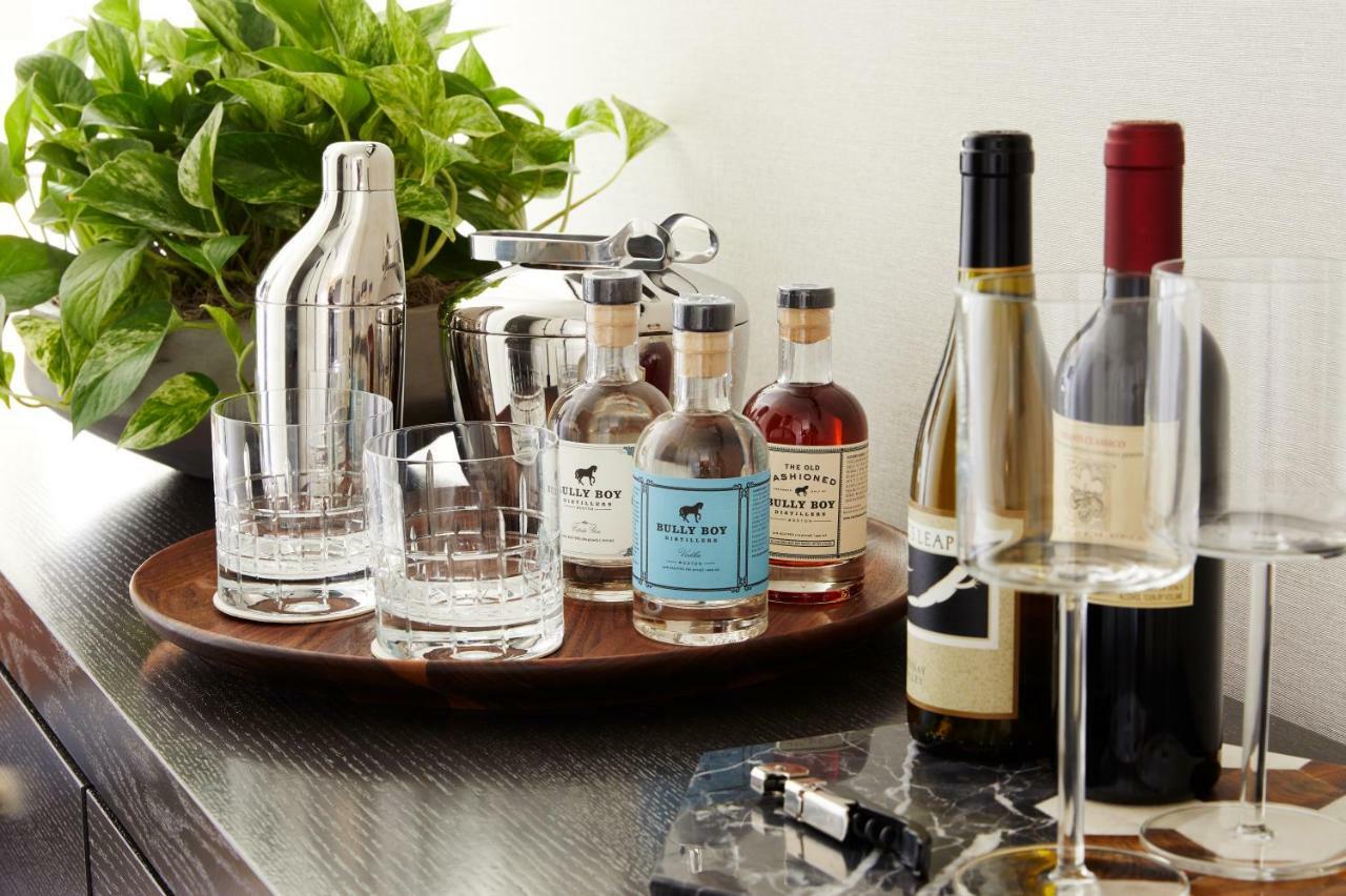 The Whitney Hotel Boston Exteriér fotografie A bar cart with a selection of liquor and wine
