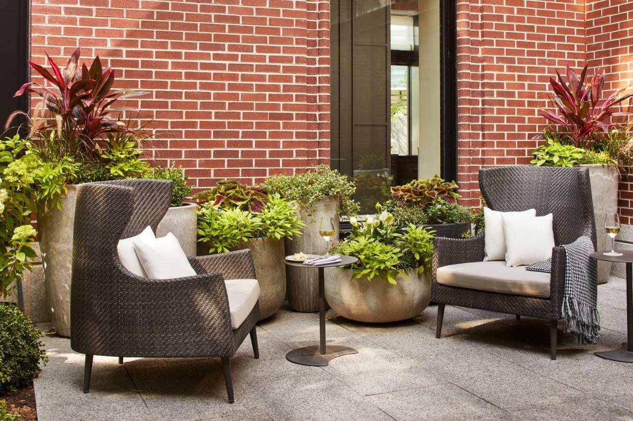 The Whitney Hotel Boston Exteriér fotografie The outdoor terrace at the 100 East 53rd Street building