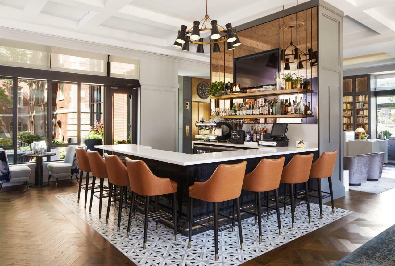 The Whitney Hotel Boston Exteriér fotografie The bar at the hotel