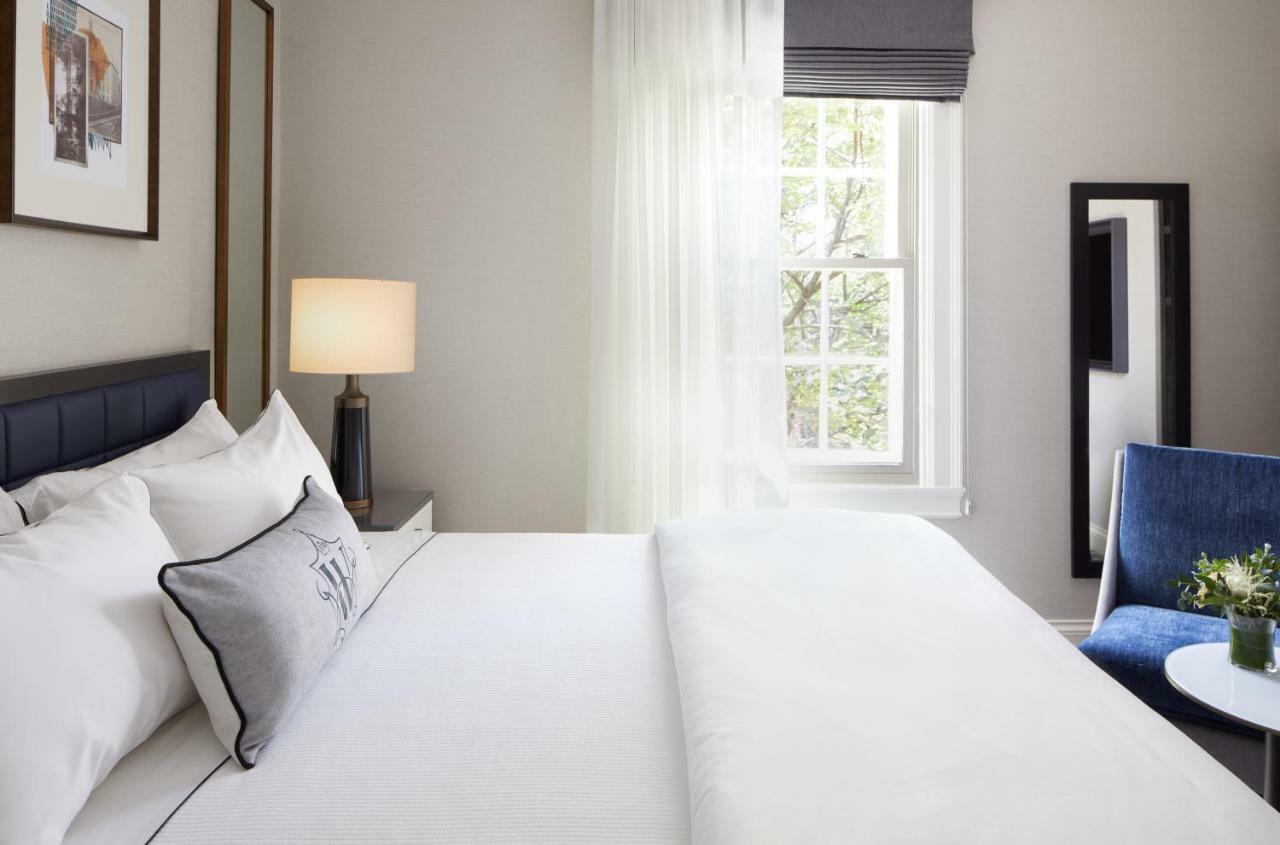 The Whitney Hotel Boston Exteriér fotografie A bedroom at the hotel