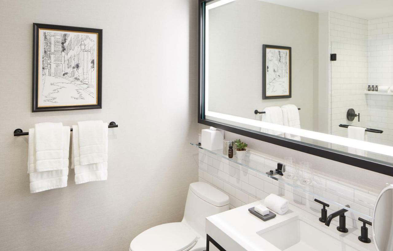 The Whitney Hotel Boston Exteriér fotografie Bathroom