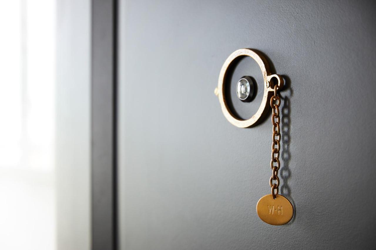 The Whitney Hotel Boston Exteriér fotografie A safe with a key