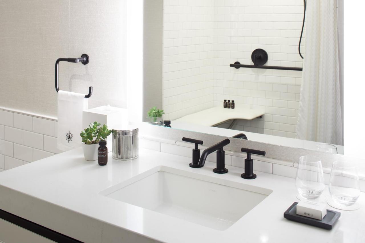 The Whitney Hotel Boston Exteriér fotografie Bathroom fixtures
