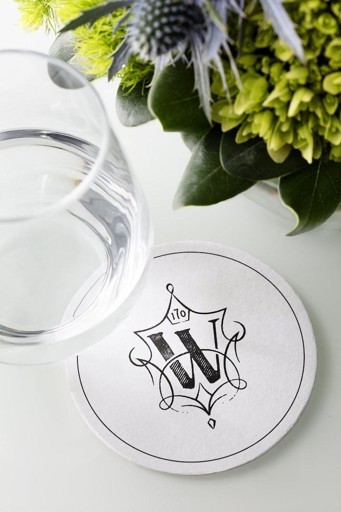 The Whitney Hotel Boston Exteriér fotografie A glass of water